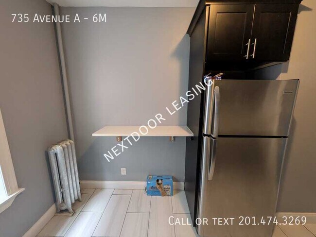 Building Photo - 735 Avenue A