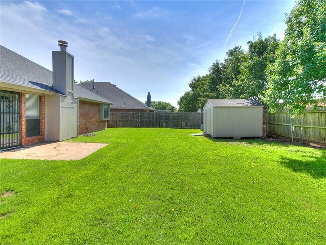 Building Photo - 5612 SE 87th St