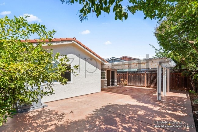 Building Photo - 2758 Croft Dr