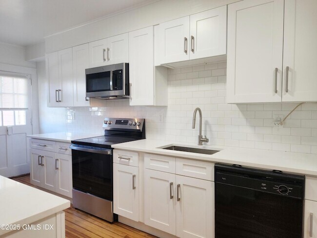 Building Photo - 15 Scofield St