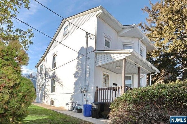 Building Photo - 68 Mohawk Ave