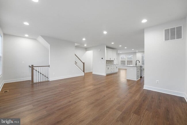 Building Photo - 43421 Farringdon Sq