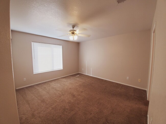 Building Photo - CUTE GATED 2BD/2BA CONDO IN LAS VEGAS!