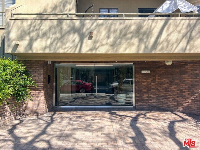 Building Photo - 720 Huntley Dr