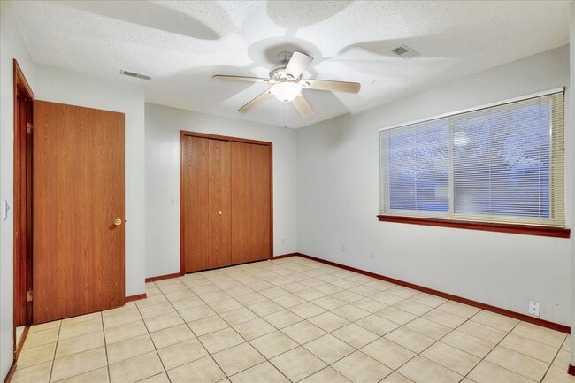 Building Photo - 4 bedroom, 2 bath home - Available August