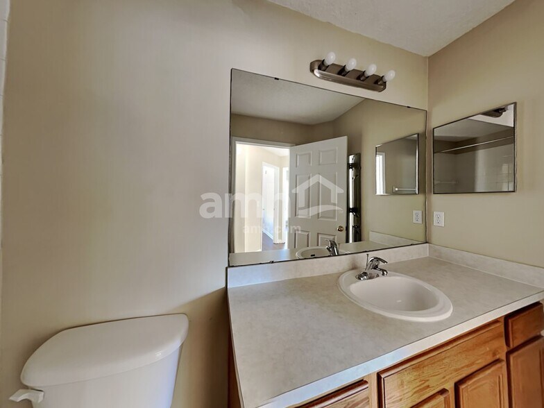 Building Photo - 2559 Coachman Lakes Dr