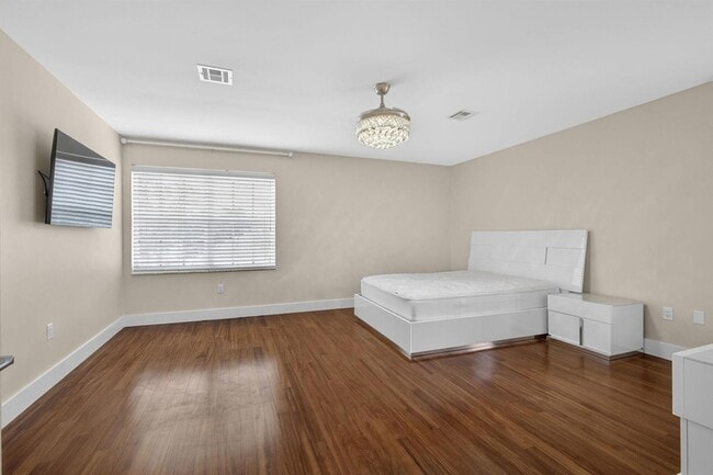 Building Photo - 1724 Annandale Cir