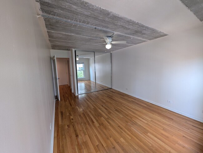 Building Photo - 711 W Gordon Terrace