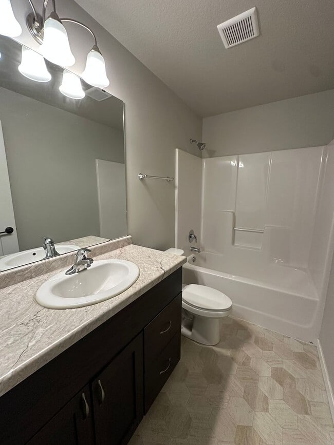 Building Photo - 3226 31st St S