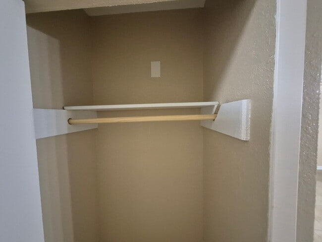 Building Photo - 7215 Glen Heights