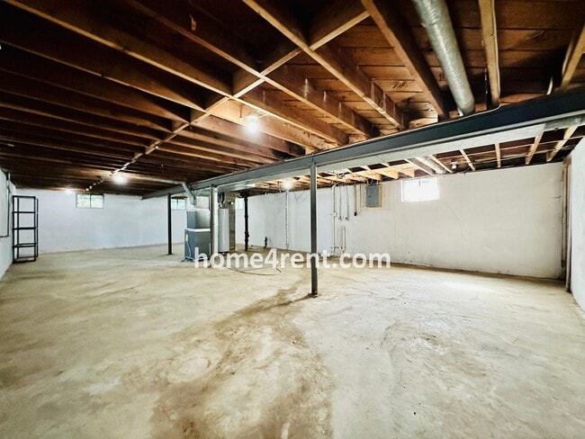 Building Photo - Ranch Style Home in KCMO w/ LVP Floors, SS Appliances and a Fenced Yard!