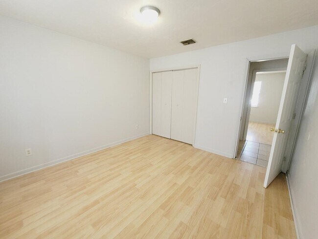 Building Photo - 306 White Dr