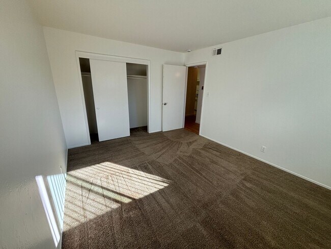 Building Photo - 1708 Ross Cir