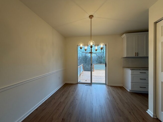 Building Photo - Quiet Neighborhood Updated 3BR Townhouse in Lancaster