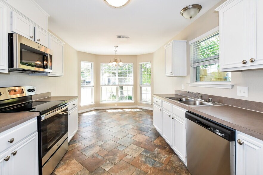 Building Photo - 321 Rustic Grove Ln