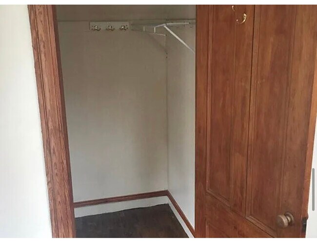 Building Photo - 87 Van Zandt Ave