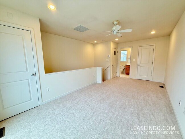 Building Photo - 1041 5th St SE