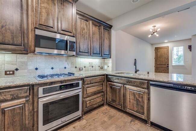 Building Photo - 4646 Rhett Ln