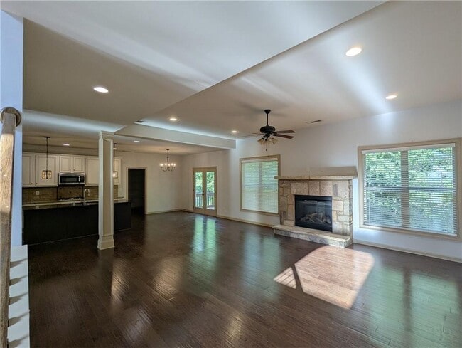 Building Photo - 4635 Belcrest Way