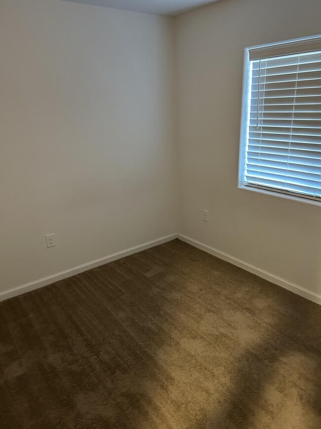 Building Photo - 2644 Ladera Dr