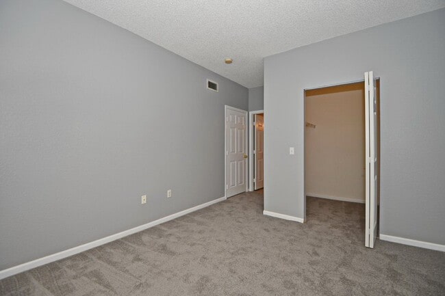 Building Photo - Sanford Condo