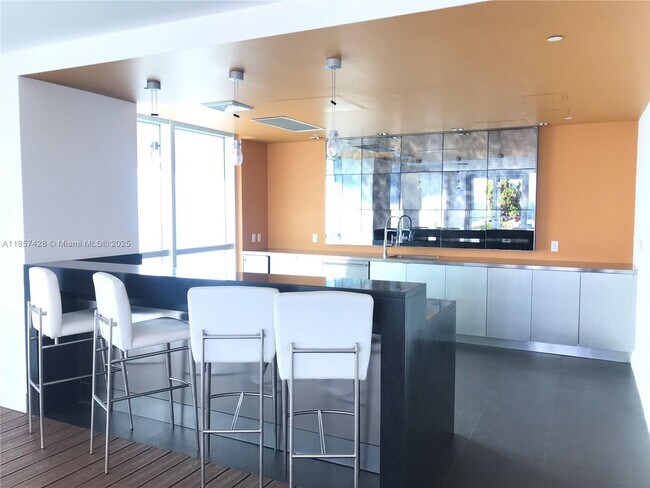 Building Photo - 500 Brickell Ave