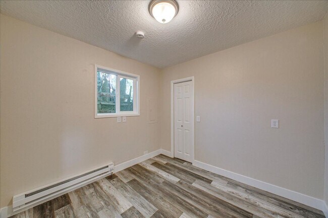 Building Photo - Newly Remodeled Boise Bench Duplex