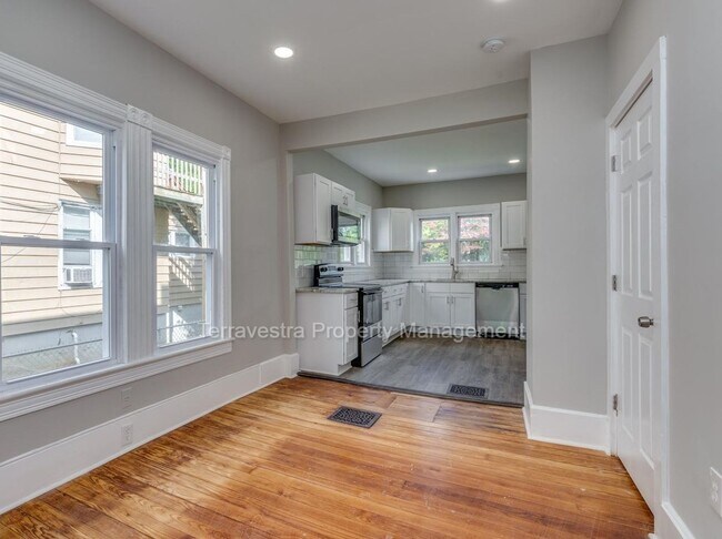 Building Photo - 116 W Main St