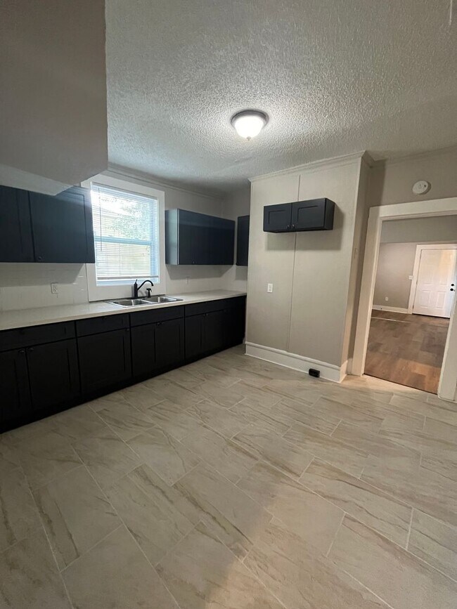 Building Photo - What a beautiful home!!