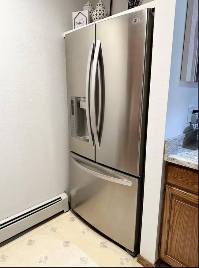 Building Photo - 385 Explorer Ct