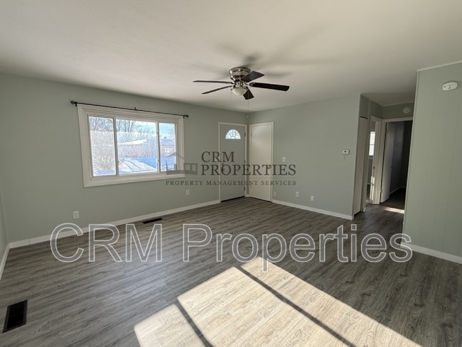 Building Photo - 806 Maumee Dr