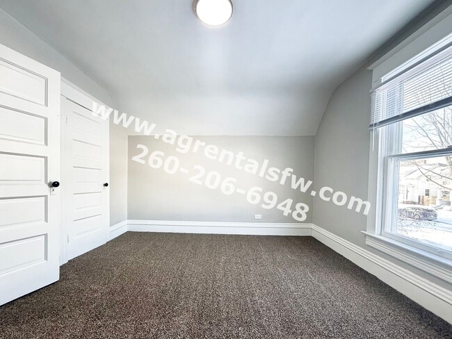 Building Photo - 3 Bedroom House