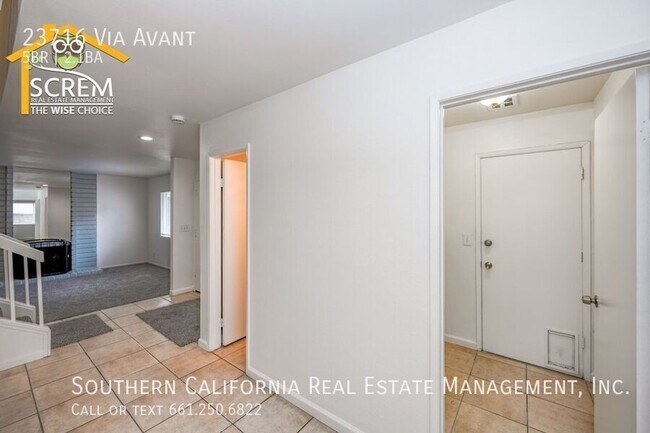 Building Photo - 23716 Vía Avant