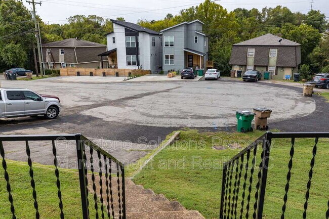 Building Photo - 2305 Dalebrook Ct