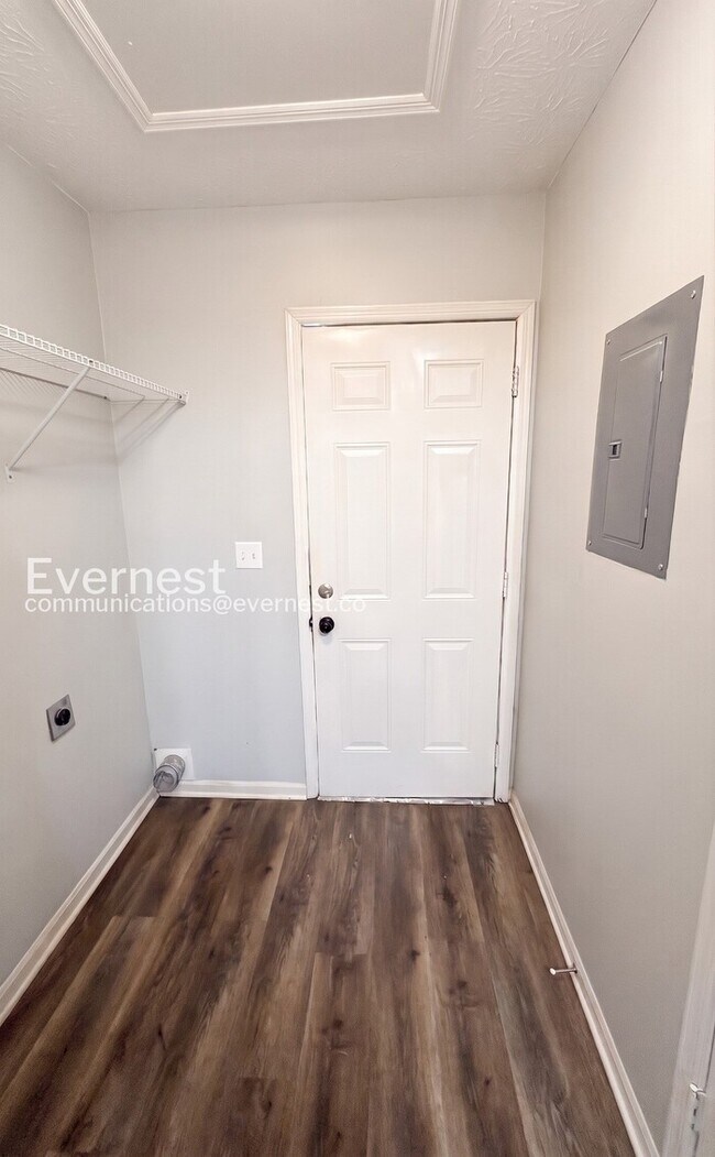 Building Photo - 7800 Park Ln