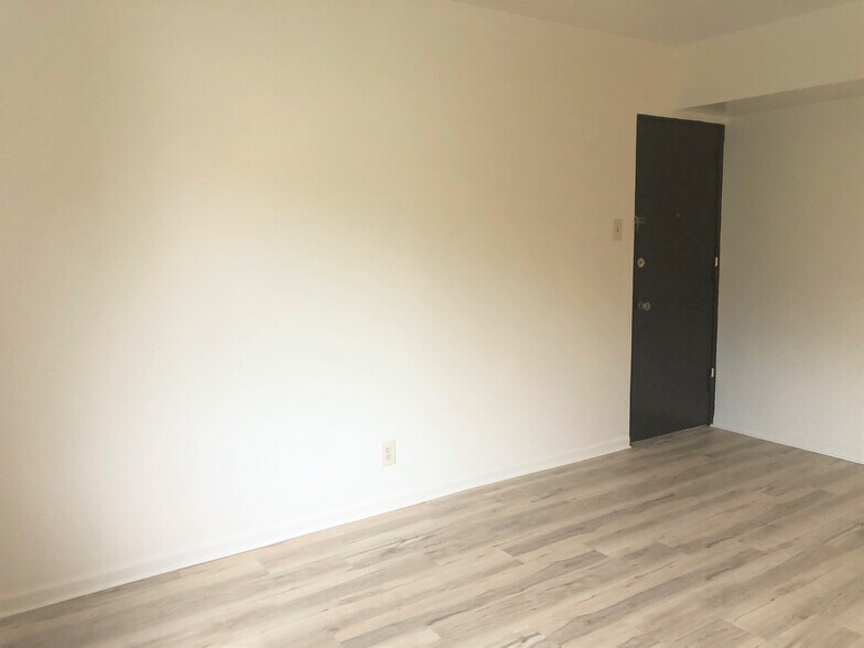 Building Photo - 5712 Phillips Ave