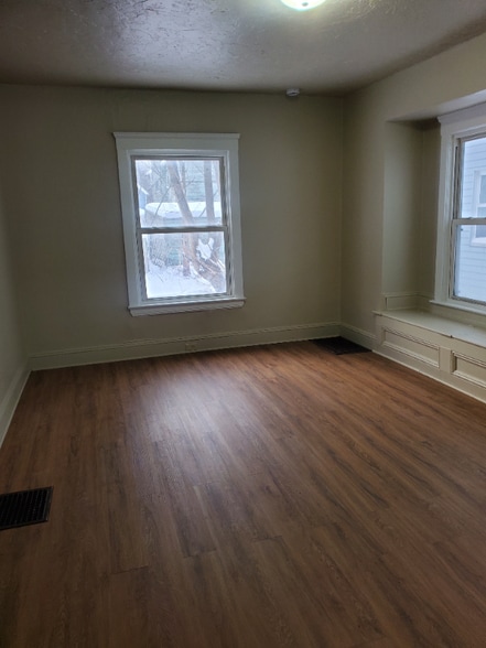 Building Photo - 1378 E 94th St