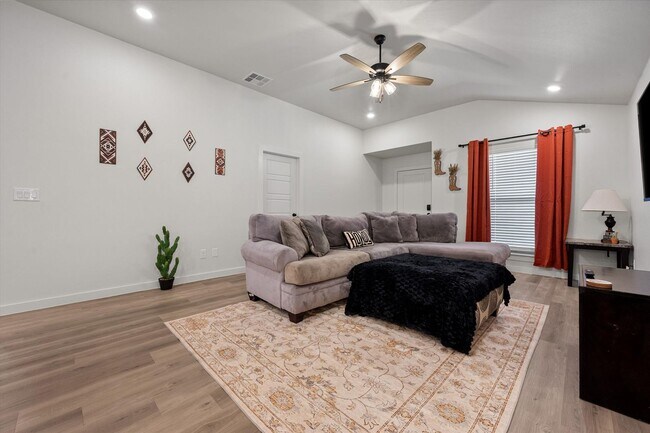 Building Photo - Everything you need is at 2133!!