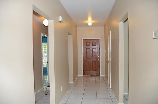 Building Photo - 719 Willow W Dr