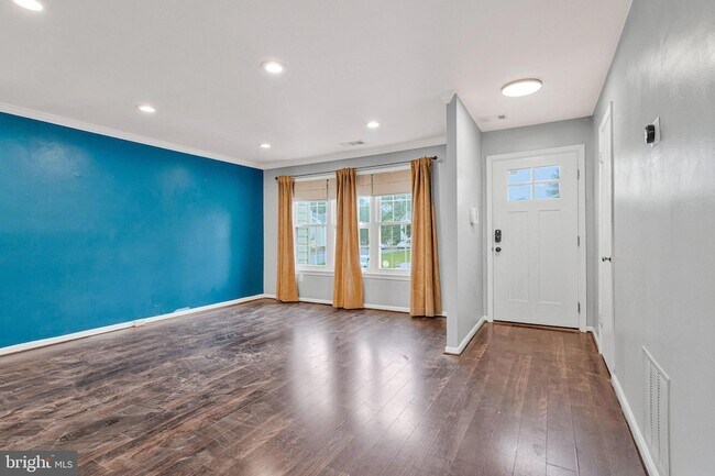 Building Photo - 1675 Ridgely Ct
