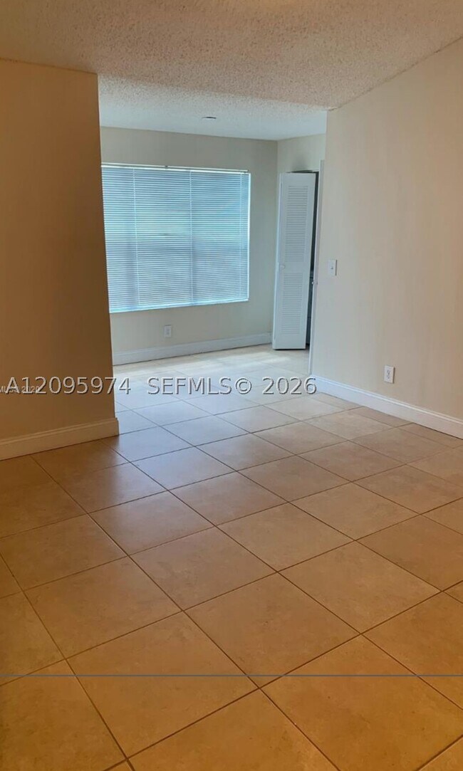 Building Photo - 12840 Vista Isles Dr