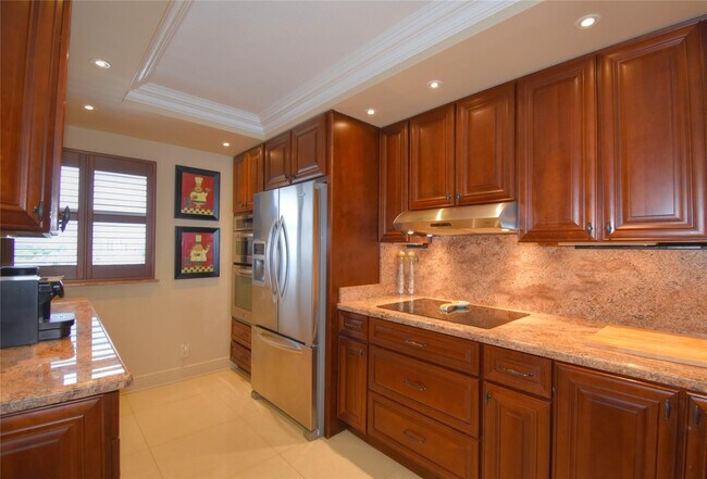 Building Photo - 1012 N Ocean Blvd