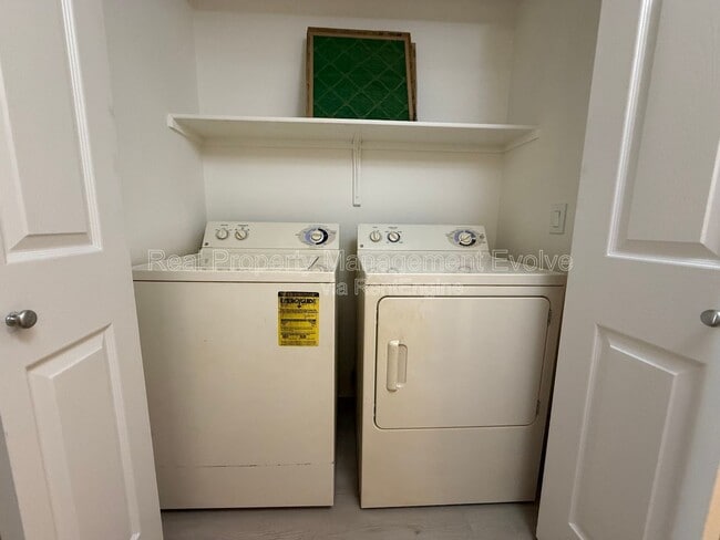 Building Photo - 4925 E Desert Cove Ave