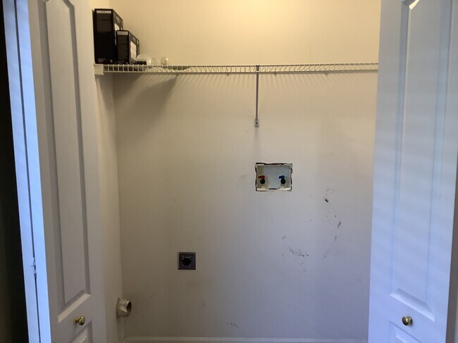 Building Photo - 2207 Golden Ivy Way