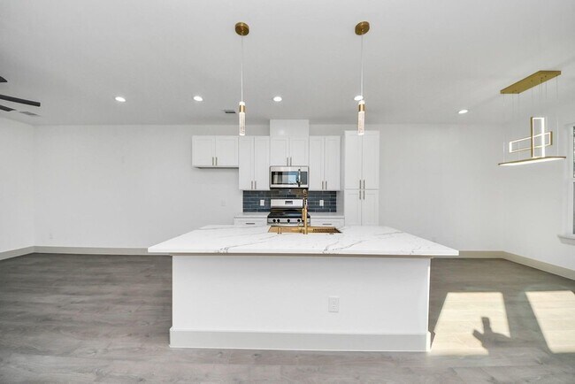 Building Photo - 7973 Joy St