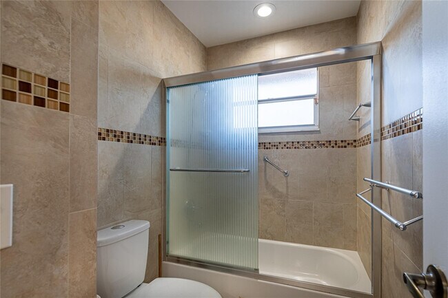 Building Photo - 9901 NW 48th Ct