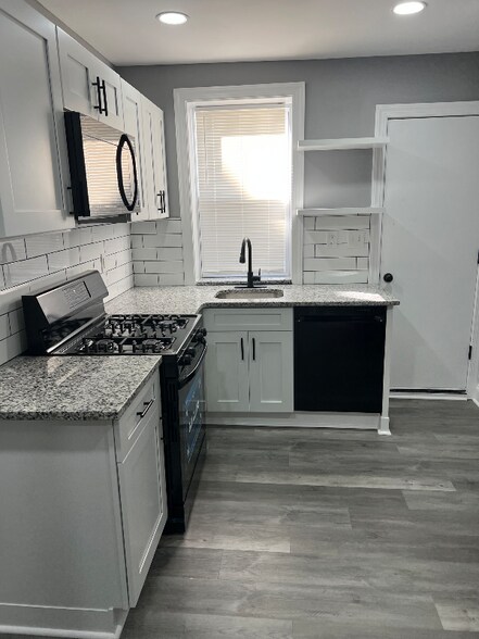 Building Photo - 510 McClellan St