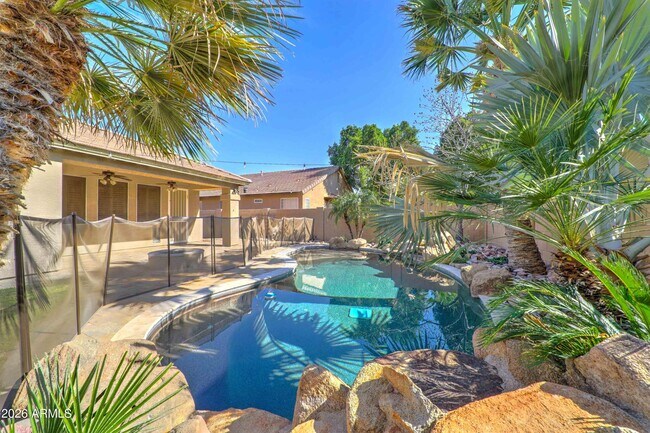 Building Photo - 1157 W Mesquite St