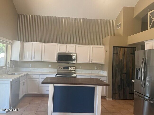 Building Photo - 7216 W Irma Ln