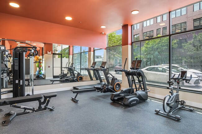 Building Photo - 3924 N Lincoln Ave